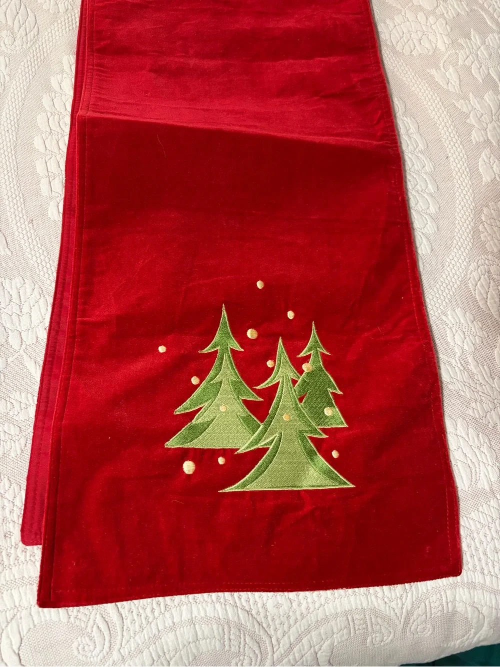Lot of random table linens see pictures for #s & conditions